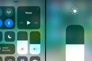 如何关闭iPhone屏幕自动变暗功能（解决iPhone自动变暗问题，提升使用体验）
