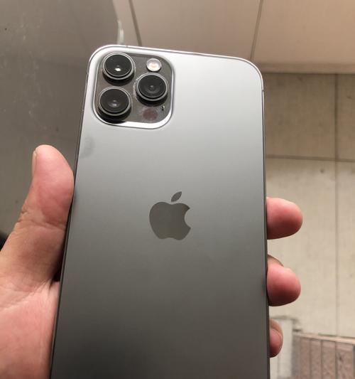 如何鉴别iPhone13手机的正品？（掌握以下关键步骤，轻松辨别真伪！）