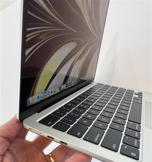 清灰换硅脂，让你的MacBookAir焕然一新（MacBookAir清洁保养的必备技巧，让电脑更持久）