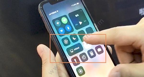 如何将iPhone手机投屏到电脑（简单操作实现手机屏幕分享）