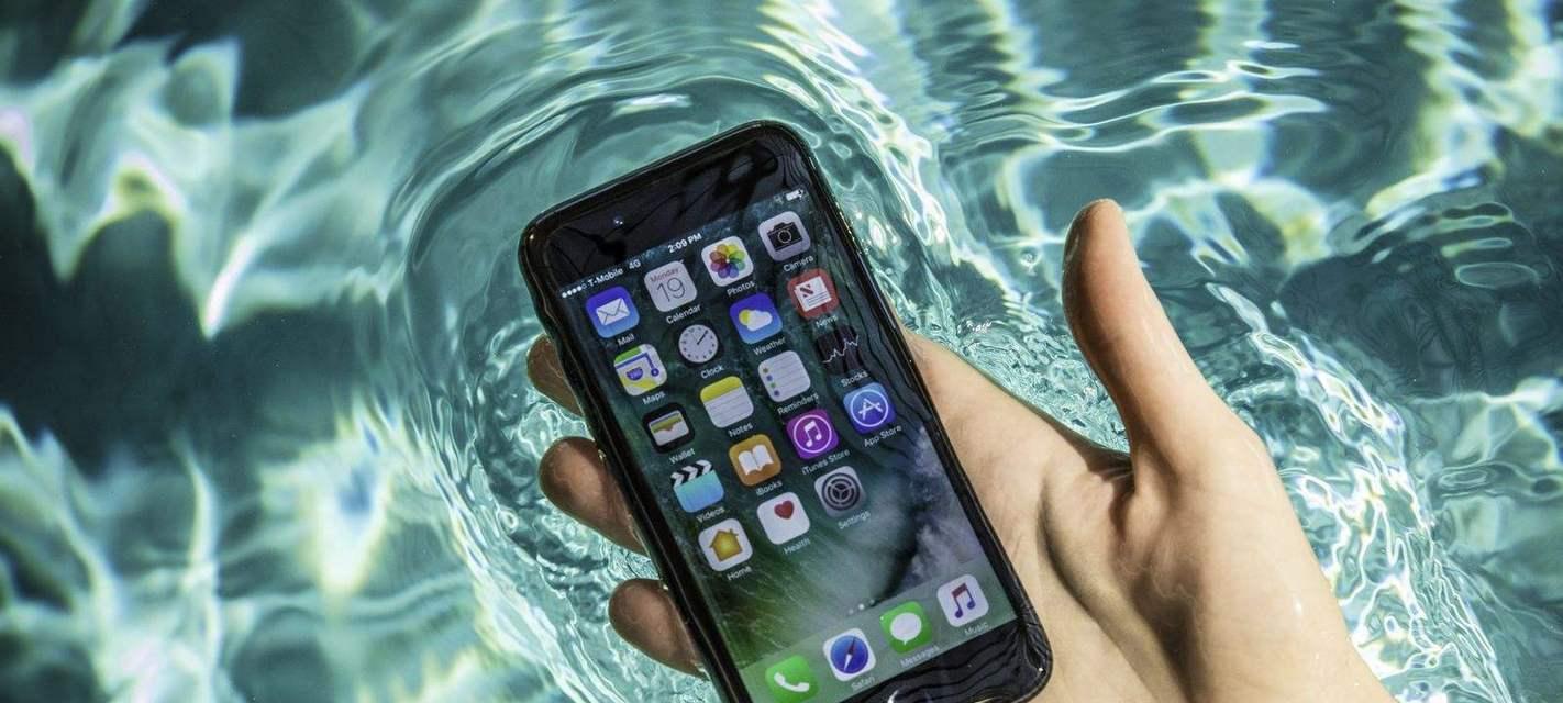 iPhone进水了怎么办？救援指南全解析（如何有效处理iPhone进水问题，避免损坏设备？）