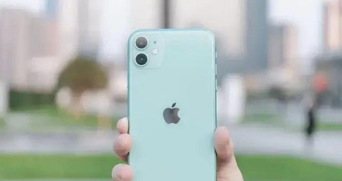 iPhone11手机如何添加公交卡（简单操作，轻松出行）