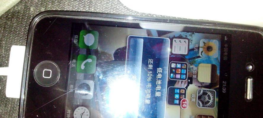 探究iPhone自动关机的原因（解析iPhone因何自动关机的问题与解决方法）